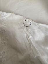 Load image into Gallery viewer, White Cotton Embroidered Blouse
